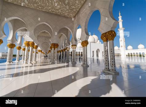 ABU dhabi grand mosque Stock Photo - Alamy