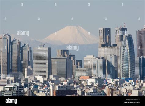 Tokyo skyline mount fuji hi-res stock photography and images - Alamy