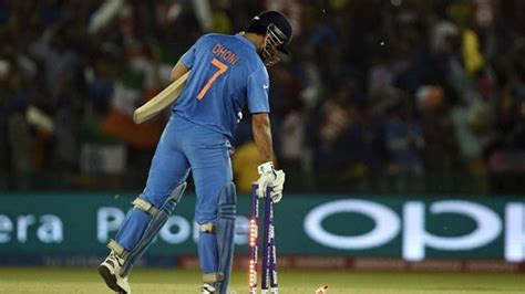 MS Dhoni's jersey no. 7 to retire? BCCI hints at not using number in ...