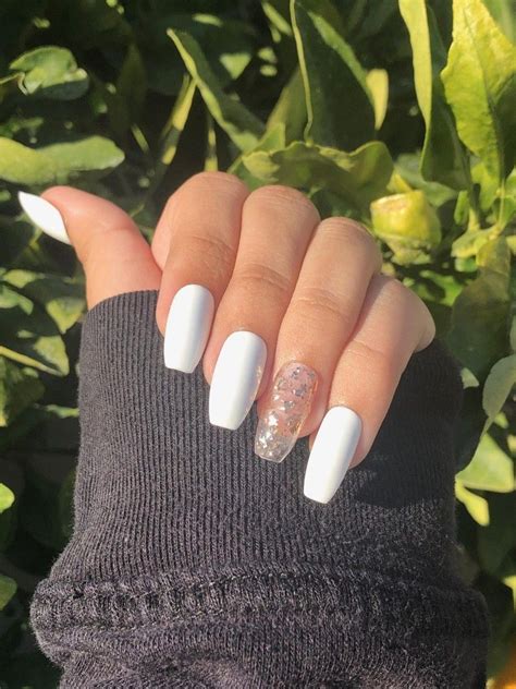 25 Elegant White Nail Designs Perfect For All Seasons | Nail art, White ...