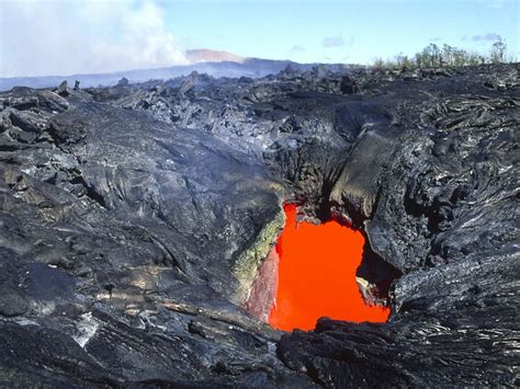 Magma Chamber Surprisingly Close to Hawaii's Surface?