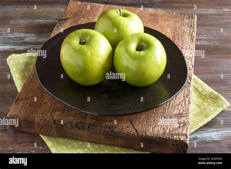 Granny Smith Apples Stock Photo - Alamy