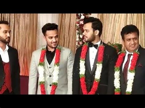 Shahrukh k Adnan dinner wedding video Hyderabadi diaries - YouTube