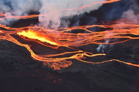 Hawaii's Mauna Loa volcano eruption may end soon after producing dazzling lava displays | CNN