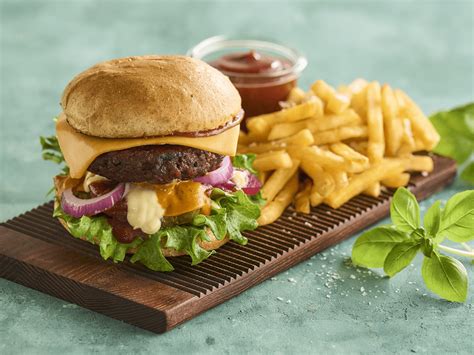 Juicy Vegan Burger with Fries - Emborg