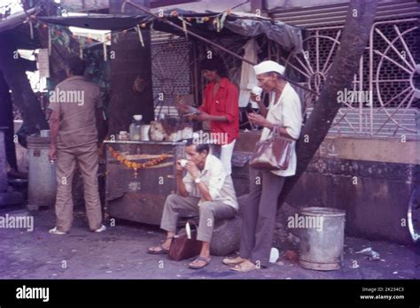 Typical Tea Stall (Chai Ki Tapri) Maharashtra Stock Photo - Alamy