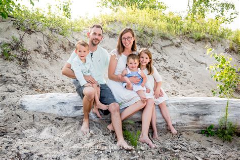 Klassen Family Photos at Grand Beach | Gabrielle Touchette Photography