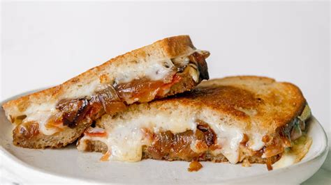Havarti Grilled Cheese with Bacon and Caramelized Onion - Chenée Today