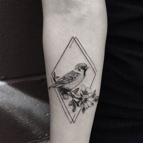 45 Impressive Sparrow Tattoo Ideas