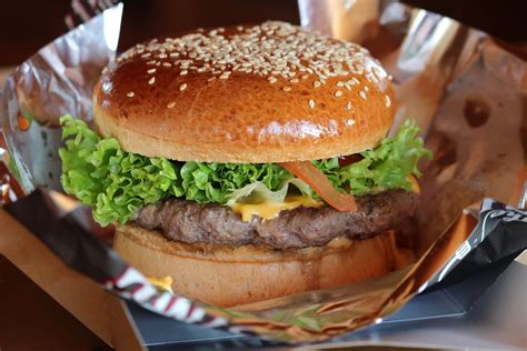 9 Meatless Burgers That Taste Just Like the Real Thing - Fast Food Menu Prices