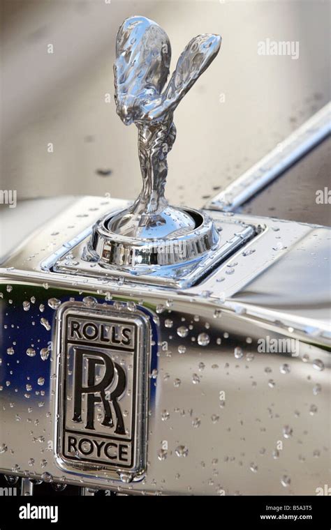 Rolls royce car logo hi-res stock photography and images - Alamy