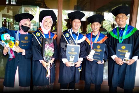 Wisuda Mahasiswa Penerima Manfaat SOLOPEDULI