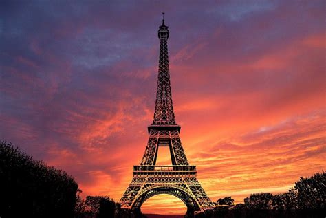 Explore the Eiffel Tower: A 360° Virtual Tour - Create Your Own Escape - Mindful Living Network