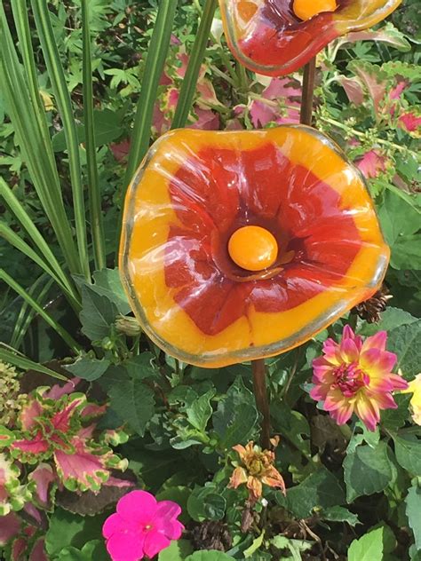 Fused Glass Garden Flower 5 on garden stake | Etsy | Glass garden ...