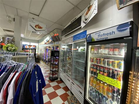 Rockland Variety, Convenience Store in Mountain - Parkbench