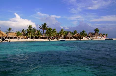 10 Best Beaches in Honduras – Touropia Travel