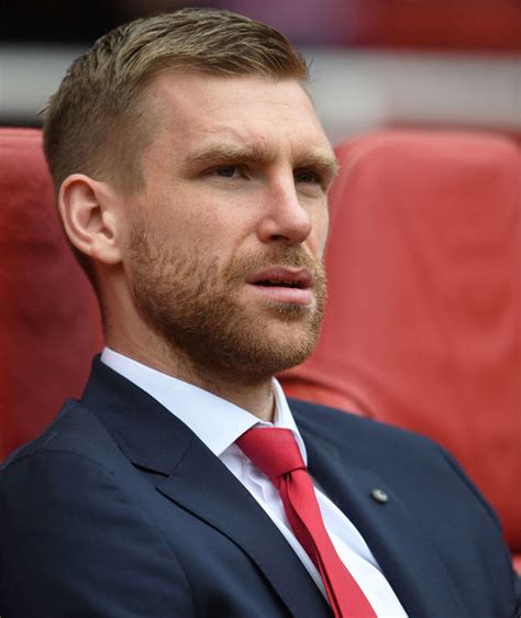 Per Mertesacker: Arsenal captain reveals why he ’chokes so violently ...