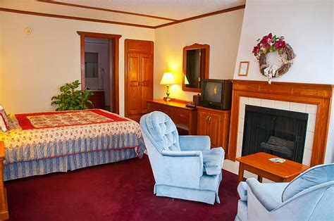 Standard Queen Rooms | Bavarian Inn Lodge