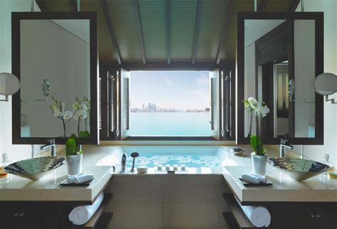 10 Best Sea View Hotels in Dubai: The Perfect Retreat for Business Tourists