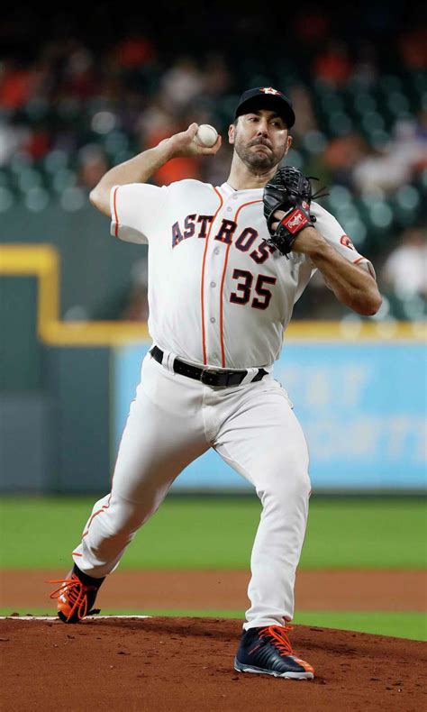 Bizarre ending secures Astros' extra-innings victory over A's