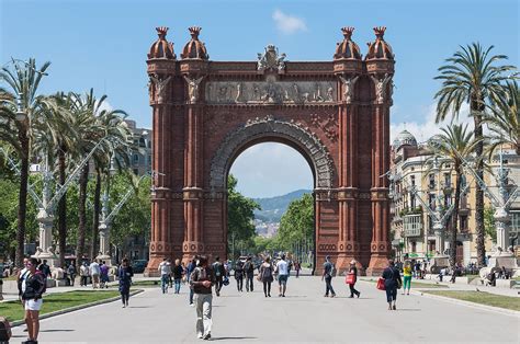 Visit Barcelona’s Arc de Triomf - Tiplr