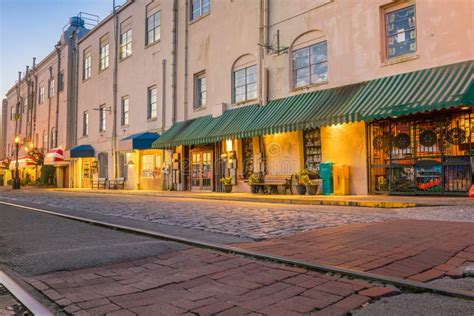 Shops and Restaurants at River Street in Downtown Savannah in Ge Stock ...