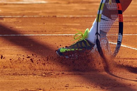 Why Clay Court Tennis Shoes Can Improve Your Performance