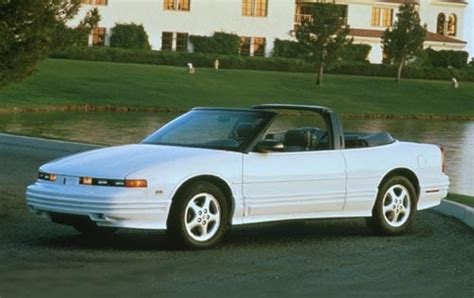 Used 1995 Oldsmobile Cutlass Supreme Convertible Review | Edmunds