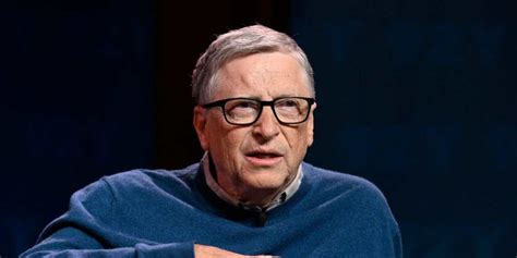 Bill Gates uses this foldable phone and it's not from Microsoft - Crast.net