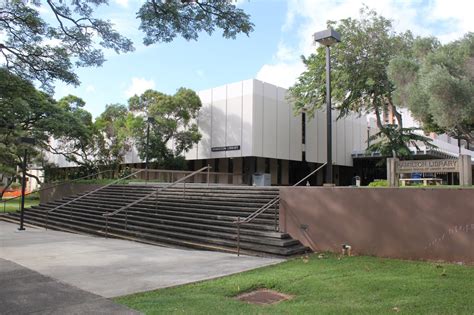 Deep Blue Sea: Hamilton Library at UH Manoa - Honolulu