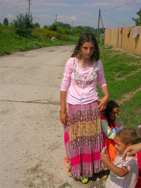 gypsy / rrom near to the Social Center (Roman - Romania) - a photo on ...