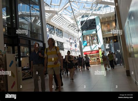 Lion yard shopping centre cambridge hi-res stock photography and images ...