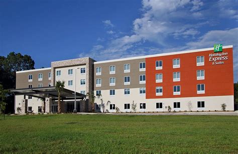 HOLIDAY INN EXPRESS & SUITES COLUMBUS NORTH, AN IHG HOTEL - Updated 2023 Prices & Reviews (MS)