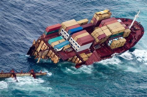 Chinese container ship sinks off Guangzhou, eight crew rescued - VesselFinder