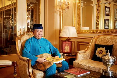 DYMM Sultan Sharafuddin Idris Shah of Selangor lends part of his ...