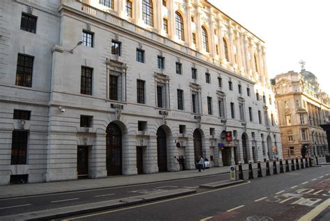 Moorgate Underground Station, Moorgate © N Chadwick cc-by-sa/2.0 :: Geograph Britain and Ireland