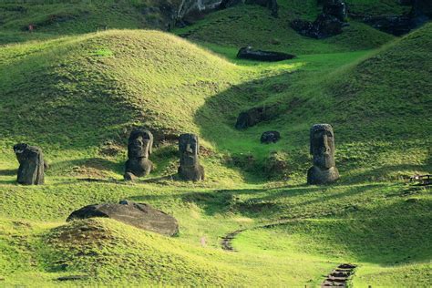 Rano Raraku - Chile Travel