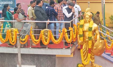 பூலித்தேவர் சிலைக்கு கவர்னர் மரியாதை | Governor pays respects to Puli Thevar statue