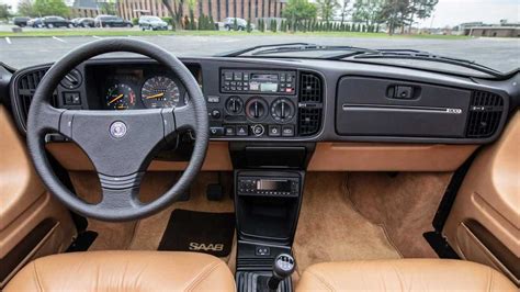 Qui veut cette Saab 900 Turbo Cabriolet à 145 000