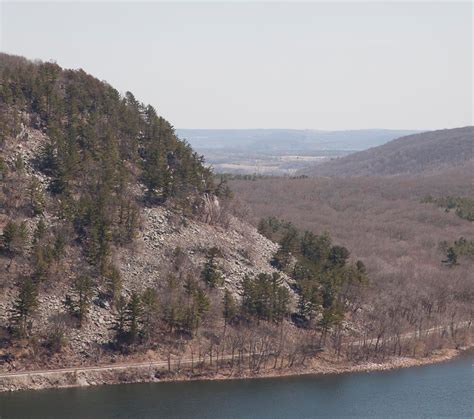 Devils Lake Hiking Trails - An Illustrated Overview & Map