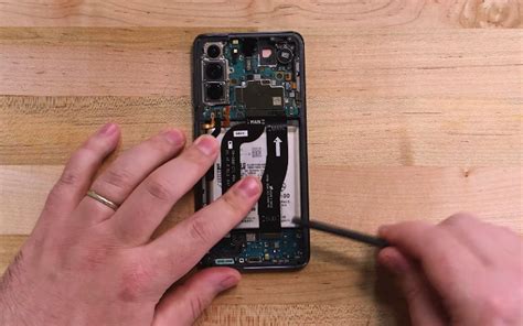 Samsung Galaxy S21 Teardown: Still low in repairability | LaptrinhX