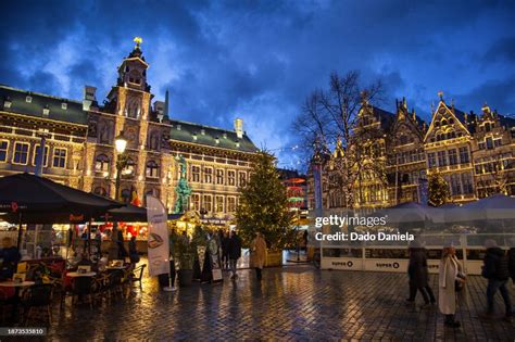 Antwerpen Christmas Market High-Res Stock Photo - Getty Images