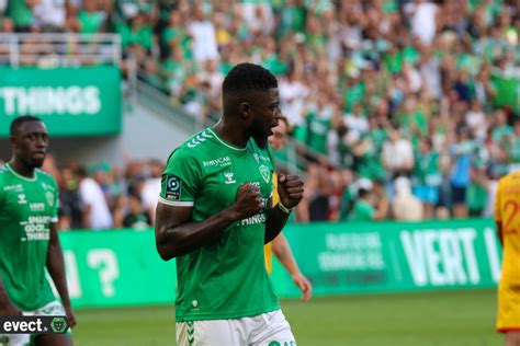 L'ASSE tient son top attaquant de Ligue 2 ? #ASSE... | Football-Addict