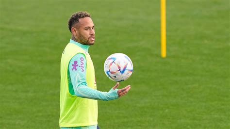 Neymar joins Brazil, has 1st practice ahead of World Cup | Football ...