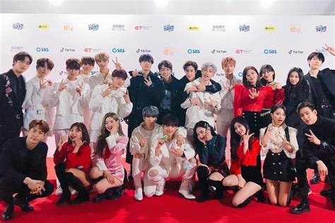 GOT7, TWICE, And Stray Kids Show JYP Family Love At 2018 SBS Gayo ...