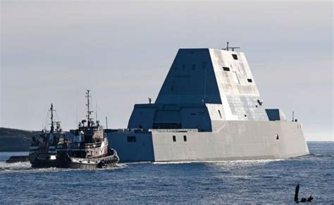 This Gigantic Vessel Is the Largest Stealth Destroyer the U.S Navy Has ...