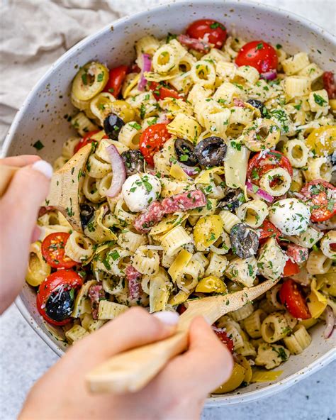 Italian Style Pasta Salad with Artichokes and Tomatoes - Blondelish.com