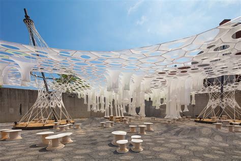 Watch MoMA PS1’s solar canopy art installation get installed | 6sqft