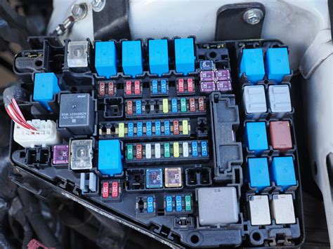 fuse box in car not working 