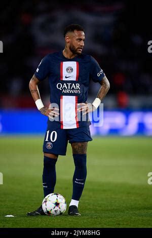 Psg Free Kick During The Champions League Round Of Match Between